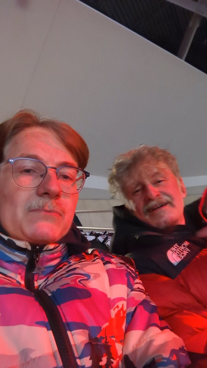 gloey3000's tweet photo. Me and gary from nam #LetEmKnow https://t.co/mvBUjuszio