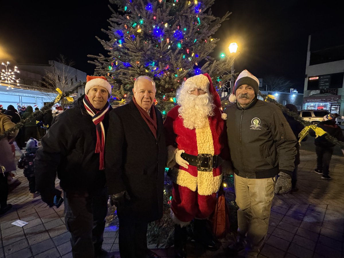 MayorBollwage's tweet photo. Another successful event hosted by the Elizabeth Avenue Partnership tonight at Union Square https://t.co/89k0lMK3em