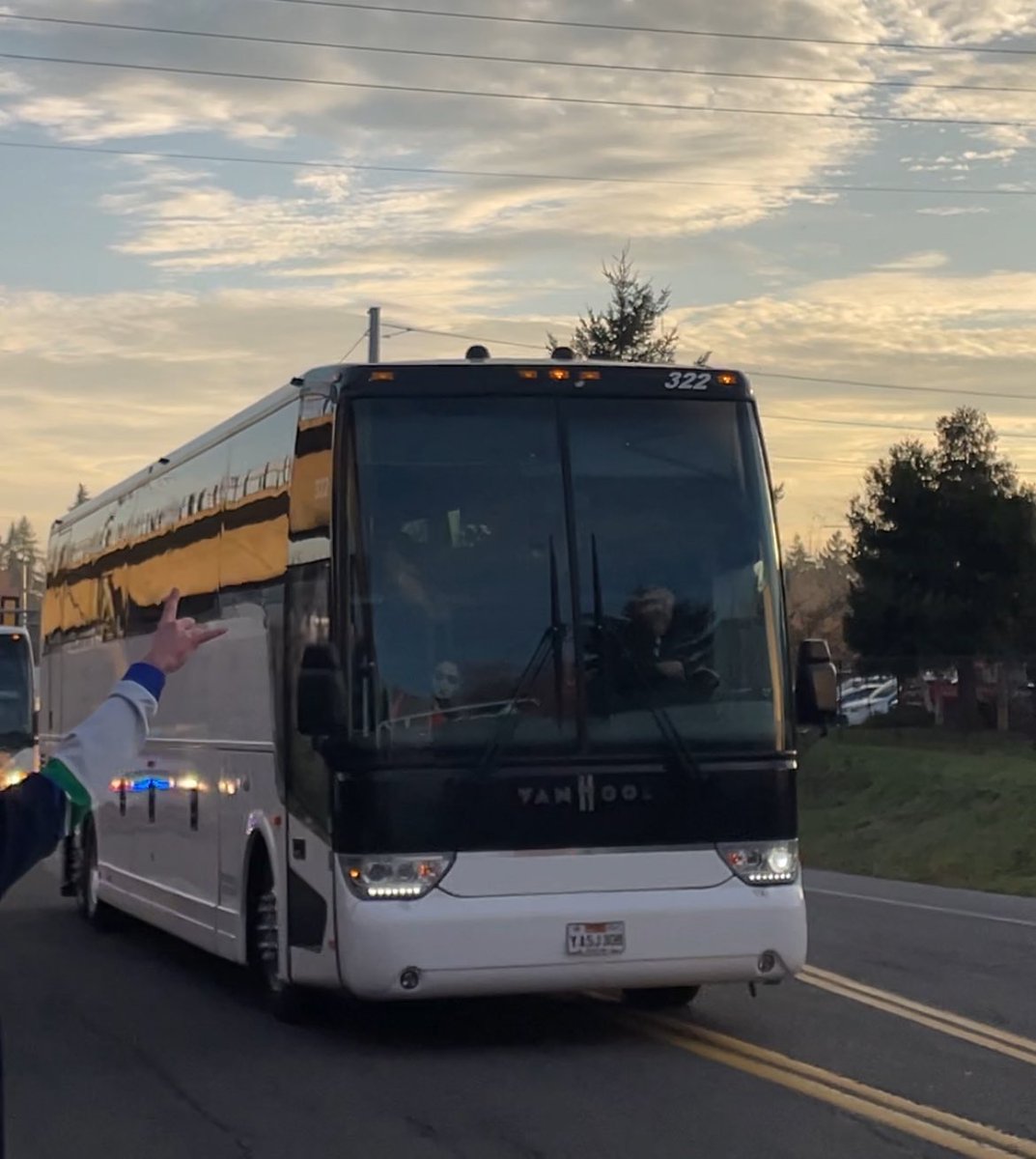 BigLo66's tweet photo. And our @SEAHAWKS are off to Mess With Texas and those darned @DallasCowboys!
Play hard and be tough guys! We wouldn’t be here if we didn’t LOve You!!
#GoHawks #Seahawks #SeaFence #HowBeatThemCowboys
#SeaWhatIDidThere?!! #SeahawksSendoff https://t.co/ZF77P8xMAU