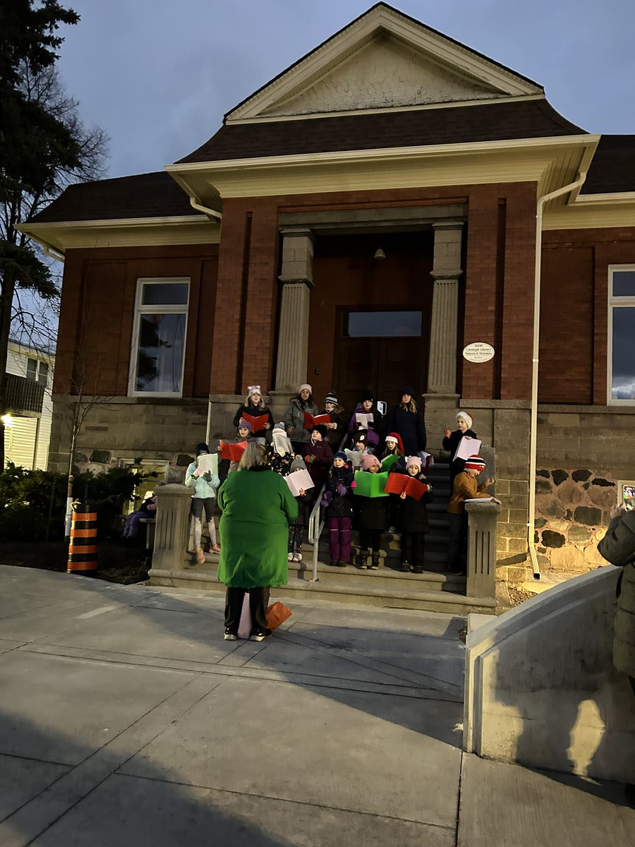 LisaThompsonPC's tweet image. I was very proud to support the reopening of #Kincardine’s main street/downtown - just in time for the holidays!! I was pleased to present $129,000 that will be invested in revitalizing the main street next spring! #RuralEconomicDevelopment  @Kincardine_ON