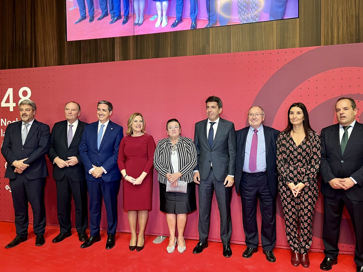 pilarbernabe's tweet photo. Enhorabuena a las empresas galardonadas con los reconocimientos de @CamaraAlicante en la 48ª #NocheEconomía : sois ejemplo del talento, la innovación y la resiliencia del tejido empresarial de #Alicante .

Y felicidades a Rafael Bernabeu @InstBernabeu por la máxima distinción.👏 https://t.co/DJqOtUoUGg
