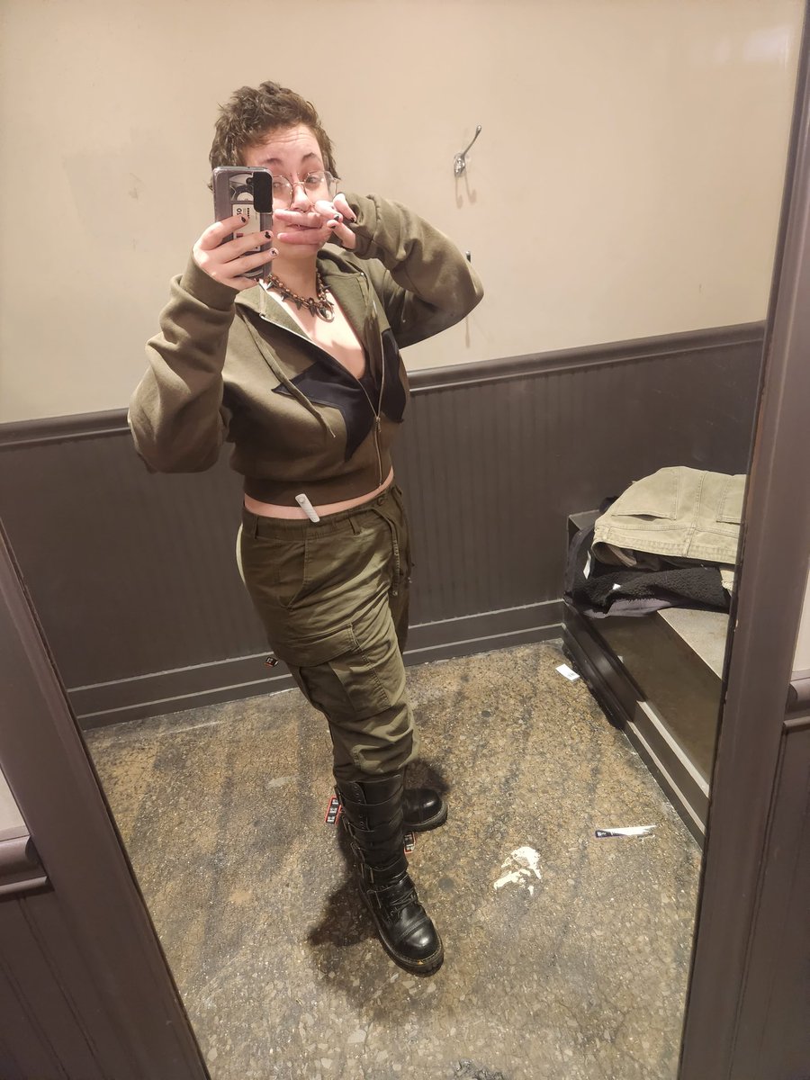 trash_monarch's tweet photo. long time no see I'm still cute https://t.co/N4JgPp3VX8