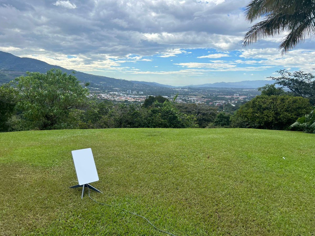 Starlink’s high-speed internet is now available in Costa Rica 🛰️🇨🇷❤️ → starlink.com/map?country=CR