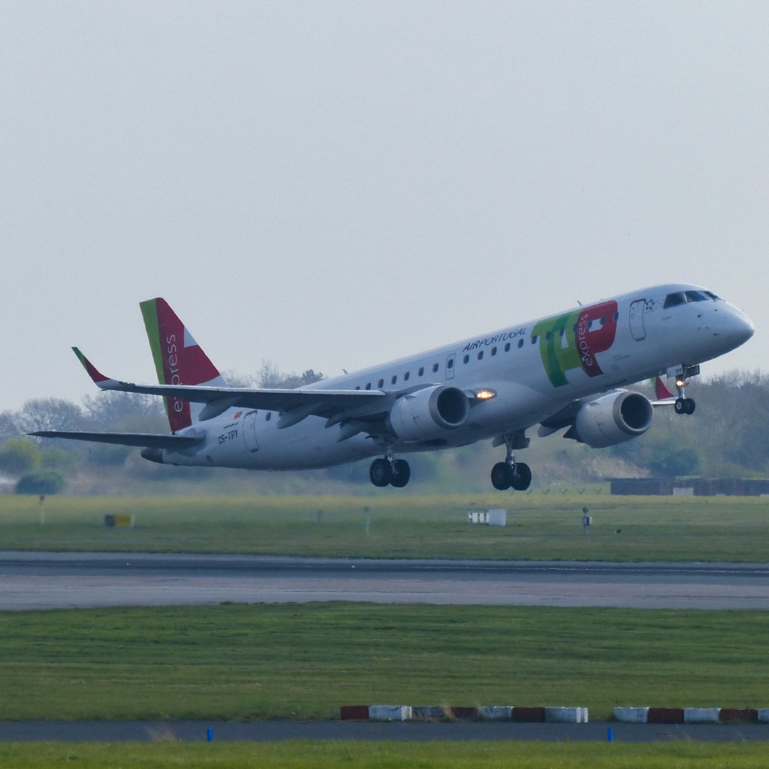 Michaelflying28's tweet photo. TAP Express Embraer ERJ-190AR CS-TPY departing Manchester Airport for Lisbon Humberto Delgado Airport 9.4.23. 

#tapairportugal #airportugal #tapportugal #tapair #flytap #embraer #embraerlovers #weloveembraer #embraerstories #ejet #ejets #e190 #emb190 #embraere190 #erj190 #erj https://t.co/H0GbnFiBLz