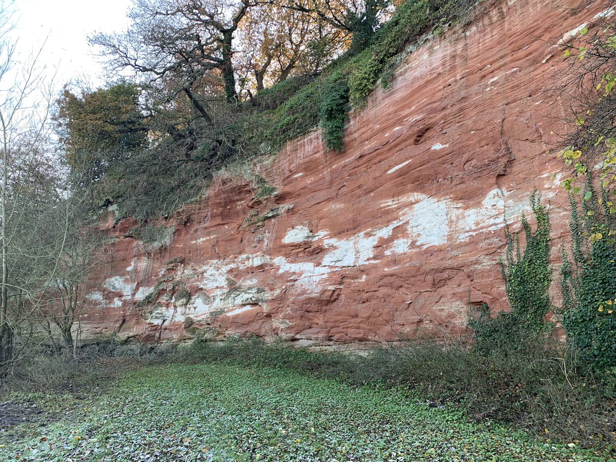 wanderlost_the's tweet photo. Just wandered past the amazing Redstone Rock caves near Stourport-on-Severn. These sandstone caves were carved out in the 12th century and once housed up to 500 hermits! A fascinating glimpse into the past along the Geopark Way trail. #RedstoneRock #GeoparkWay #Worcestershire https://t.co/jPYUJDcnb1
