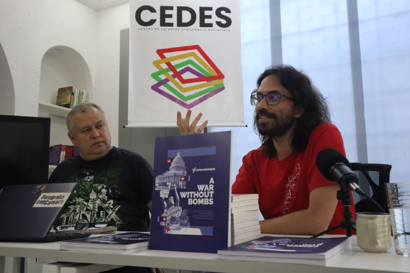 cedesve's tweet photo. Imágenes de la presentación de #ElLibroDelMes de noviembre: "A War Without Bombs: the social, political and economic impact of sanctions against Venezuela", elaborado por el equipo de @venanalysis. 
Con la participación de Ricardo Vaz.
📷Rome Arrieche
1/2 https://t.co/XSOdh1MOeB