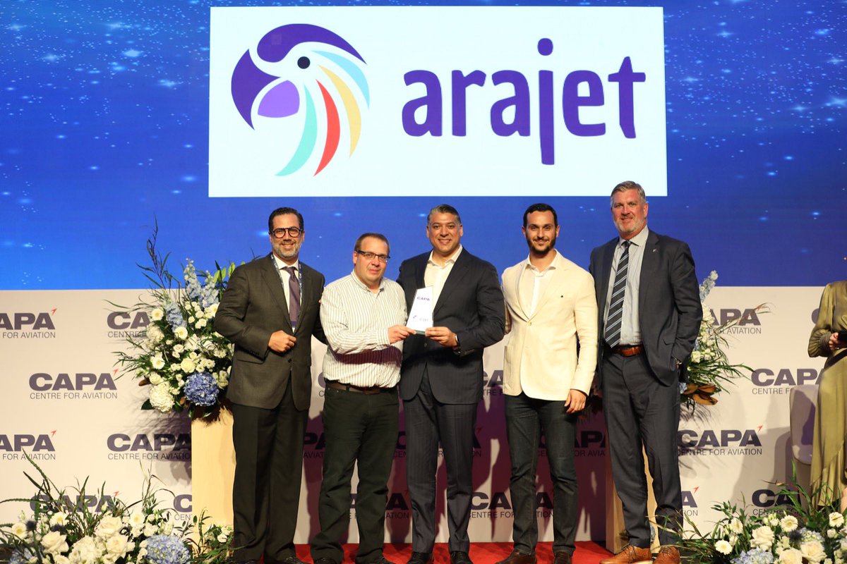 arajetairlines's tweet photo. ¡GANAMOS LA MEJOR NUEVA AEROLÍNEA DEL MUNDO ESTE 2023! #DeRDPalMundo 🇩🇴

Nos reportamos desde Abu Dhabi, Emiratos Árabes Unidos (sí, leyeron bien😎) tras ser reconocidos en los premios ✈️🏆CAPA como la mejor nueva aerolínea del mundo, en la Cumbre Mundial de Aviación. https://t.co/8l71zo0iPH
