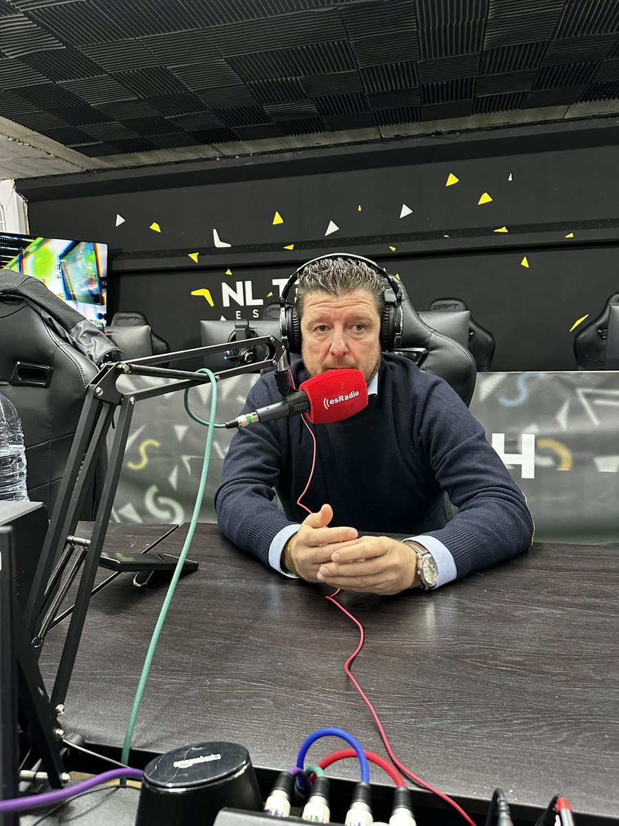 NLtech_eSports's tweet photo. 📸Programa de 📻@eslasobremesa de EsRadio! Con la visita de @jesanpe , concejal de desarrollo local de Torrelavega, los compañeros de @DistritoZer0 y nuestro Dir. deportivo @melediez 🎧https://t.co/W2Y6muSfS0
#EsRadio #Torrelavega #DesarrolloLocal #NLTech https://t.co/Zcq0EegySl