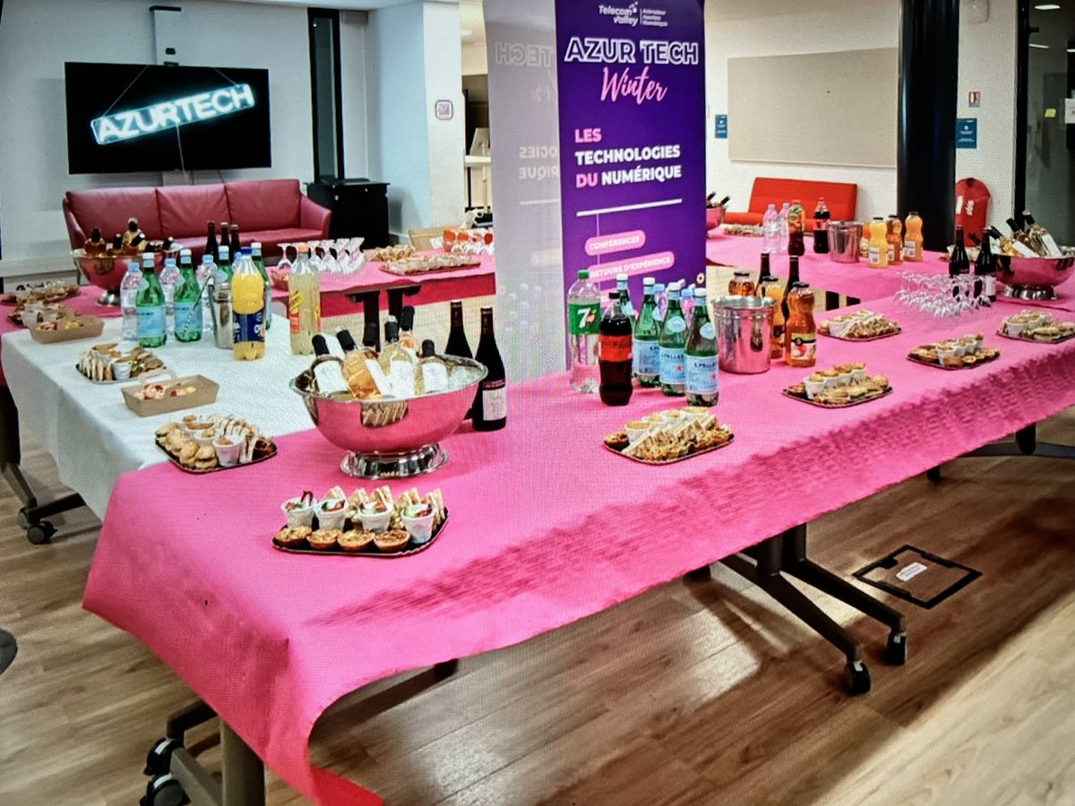 FranckLavagna's tweet image. Bel événement aujourd hui de @TelecomValley 

300 personnes des  communautés #Ux #testlogiciel #opensource #IA réunis sur l ombrelle #azurtechwinter @SophiaAntip0lis 

Bravo aux bénévoles pour ce bel événement en fertilisation croisée