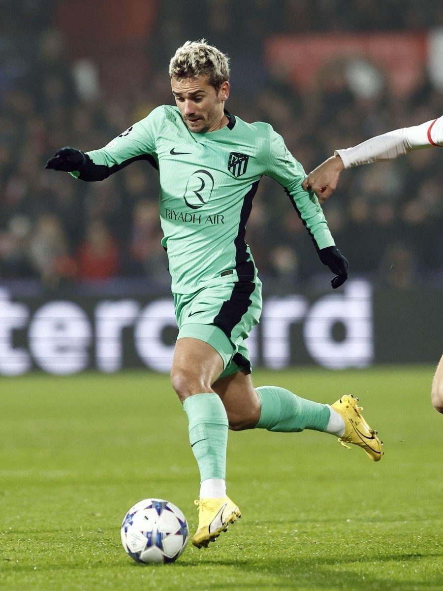 ¡ESTÁ EN SU PRIME! ⚫🔥

El futbolista que mejor entiende el juego de la actualidad. Antoine Griezmann está un paso adelante de todos

También a nada de convertirse en máximo goleador del Atleti