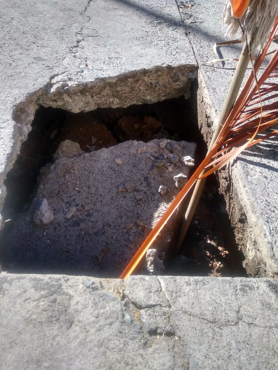 LadronVecinos's tweet photo. @CarlosTorresLu @siapagdl nuevamente pidiéndoles el favor  de socavón que se está haciendo en fco Frejes entre Av México y Reforma se hizo reporte el 23 de Nov # reporte 11400445 https://t.co/UtiDlRwRDH