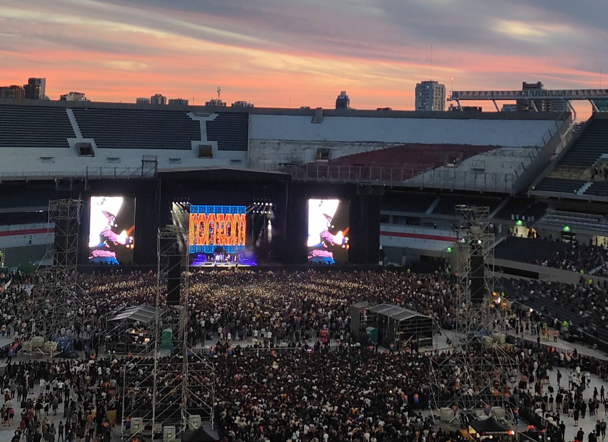 Franzablo's tweet photo. @IrontomBand @ChiliPeppers 🙌🙌🙌 https://t.co/eZonDq7TlA