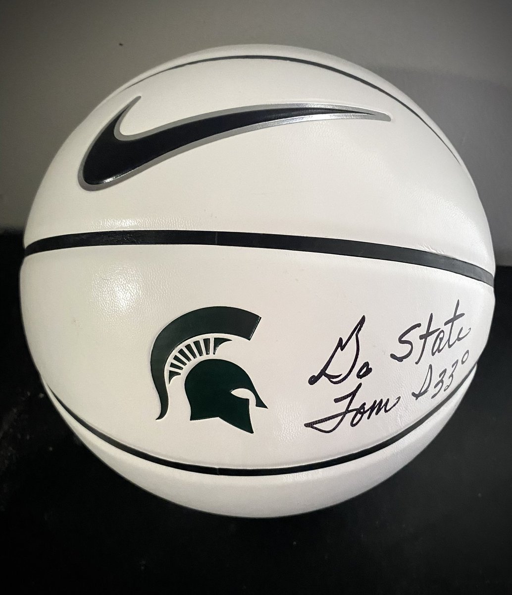 ‼️ Game Day Giveaway ‼️

#SD4L members will be entered into a drawing for this Tom Izzo signed ball!

Winner will be announced at 6:00pm.

Sign up today at SpartanDawgs.com!