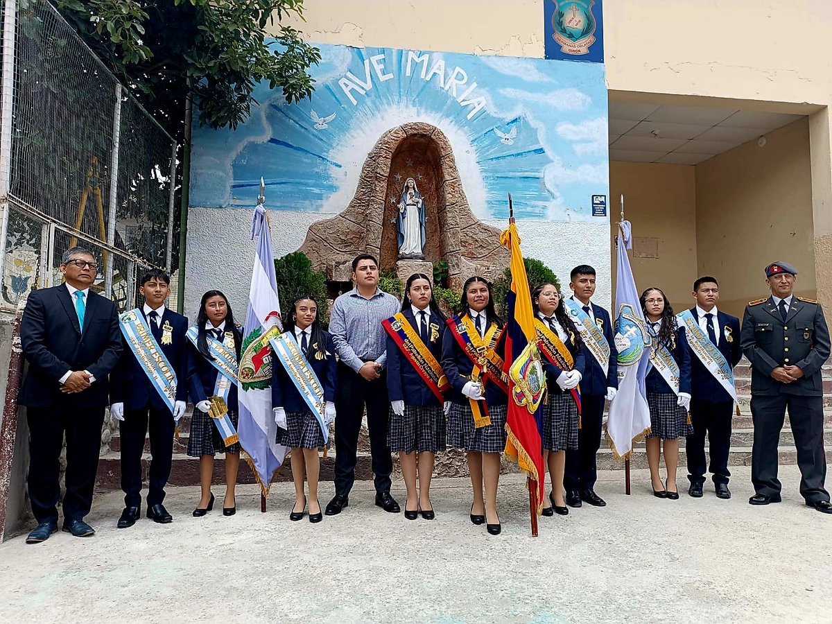 MuseosDefensaEC's tweet photo. 👉🏛️El equipo del Museo "Casa de los Tratados" participó en el programa cívico de entrega del Pabellón Nacional🇪🇨 en la Unidad Educativa Fiscomisional “Agustín Crespo Heredia”.

💫¡Felicitamos a los estudiantes por su mérito alcanzado como abanderados y escoltas! 🏅 https://t.co/m88tujpG32