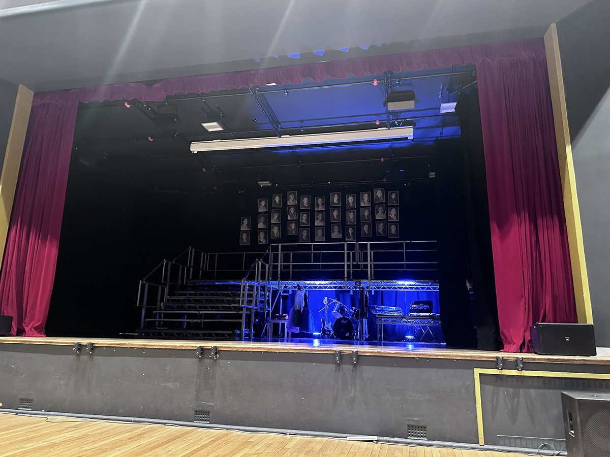 pete___lee's tweet photo. Wonderful production of #FameJr @qb_sch opening night ! https://t.co/0eCd2jtzHl