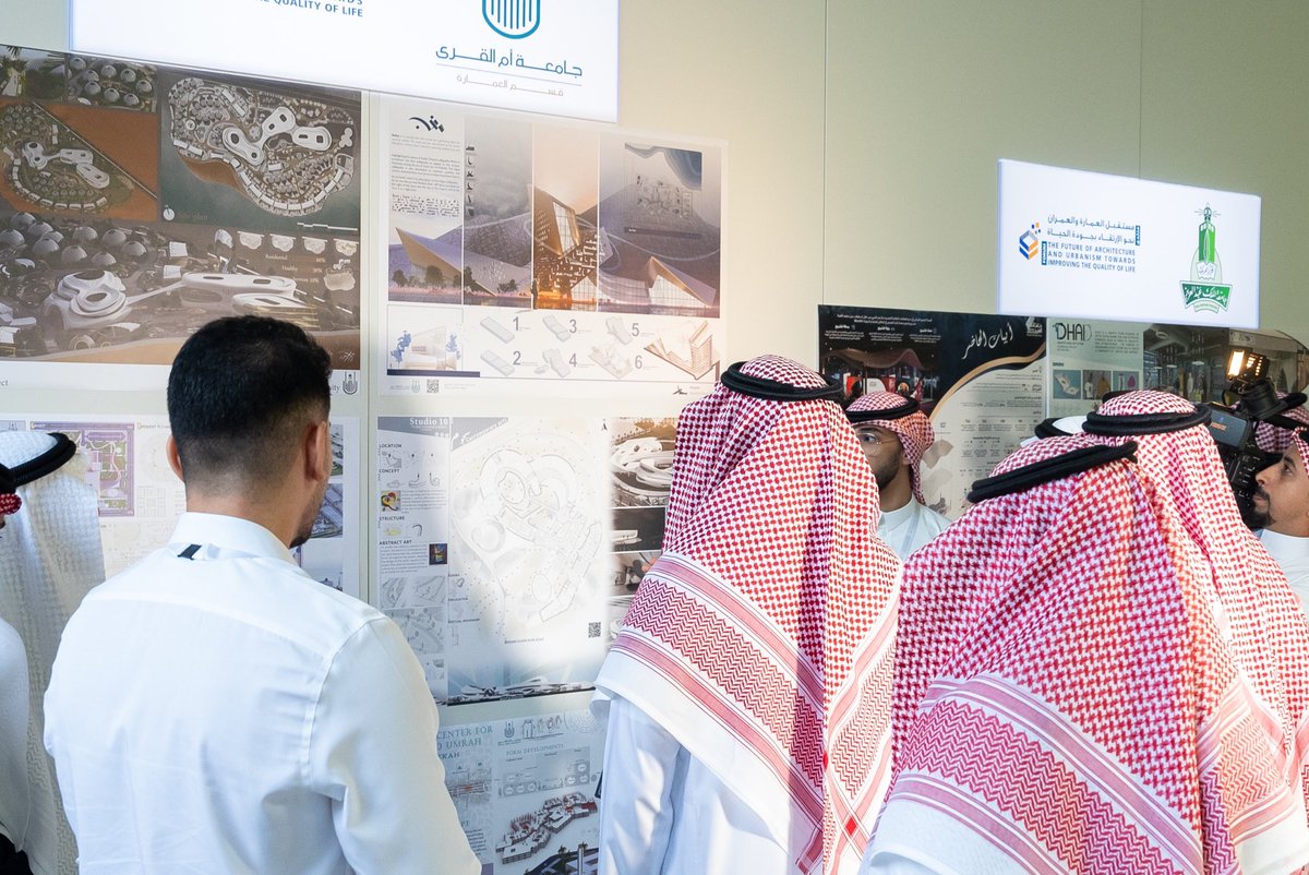 arch_s6's tweet photo. تشرفت بلقاء صاحب السمو الامير سعود بن عبدالله بن جلوي محافظ جدة في حفل منتدى مستقبل العمارة و العمران نحو الارتقاء بجودة الحياة والمشاركة بمشروع التخرج 🇸🇦🎓

@saudi_umran https://t.co/9wFxpyNy6V