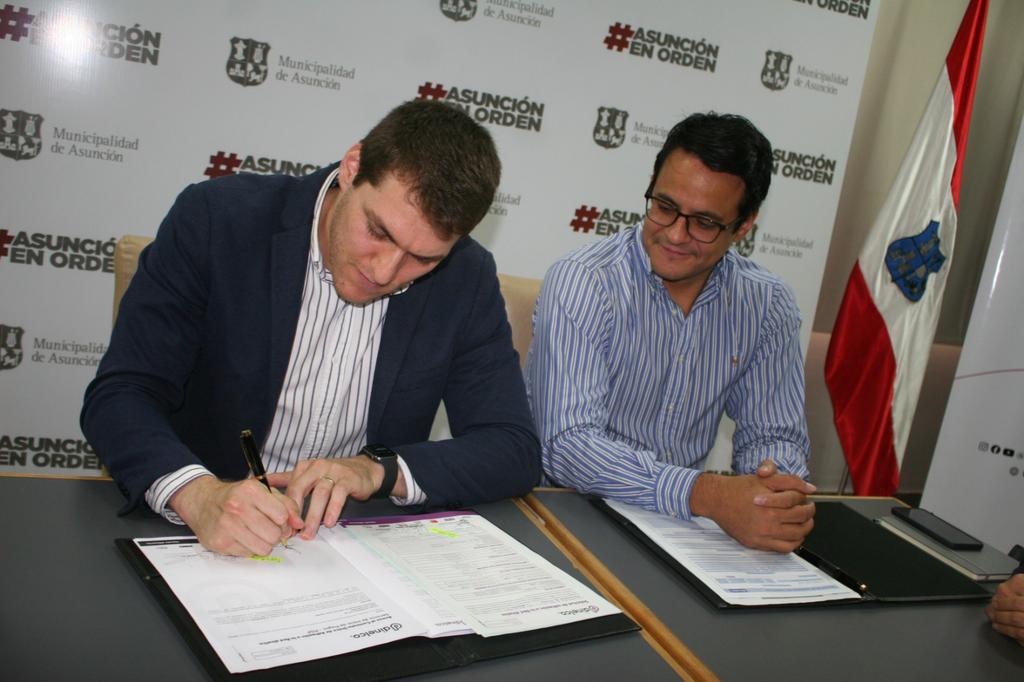 AsuncionMuni's tweet image. Celebramos un acuerdo firmado esta mañana con Bepsa, que beneficiará a todos los contribuyentes. 
Seguimos apostando a la digitalización, para brindar más comodidades.
Infomate más acá 👇🏾
asuncion.gov.py/gabinete/contr…
