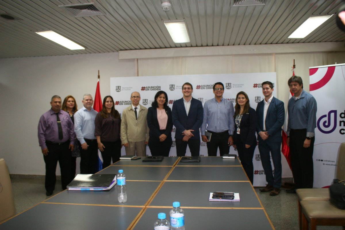 AsuncionMuni's tweet image. Celebramos un acuerdo firmado esta mañana con Bepsa, que beneficiará a todos los contribuyentes. 
Seguimos apostando a la digitalización, para brindar más comodidades.
Infomate más acá 👇🏾
asuncion.gov.py/gabinete/contr…