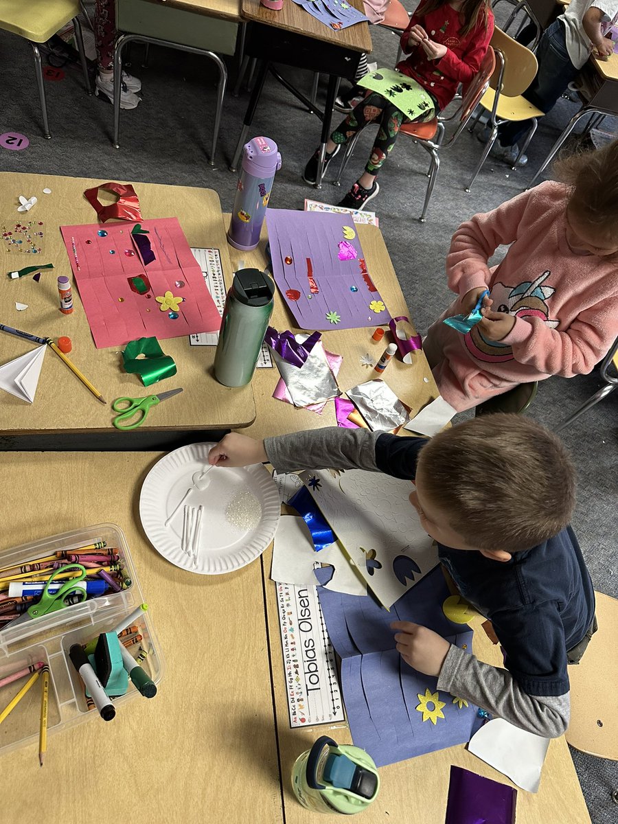 mrsroddykinder's tweet photo. Diwali lanterns! https://t.co/eh2jBBDzdh
