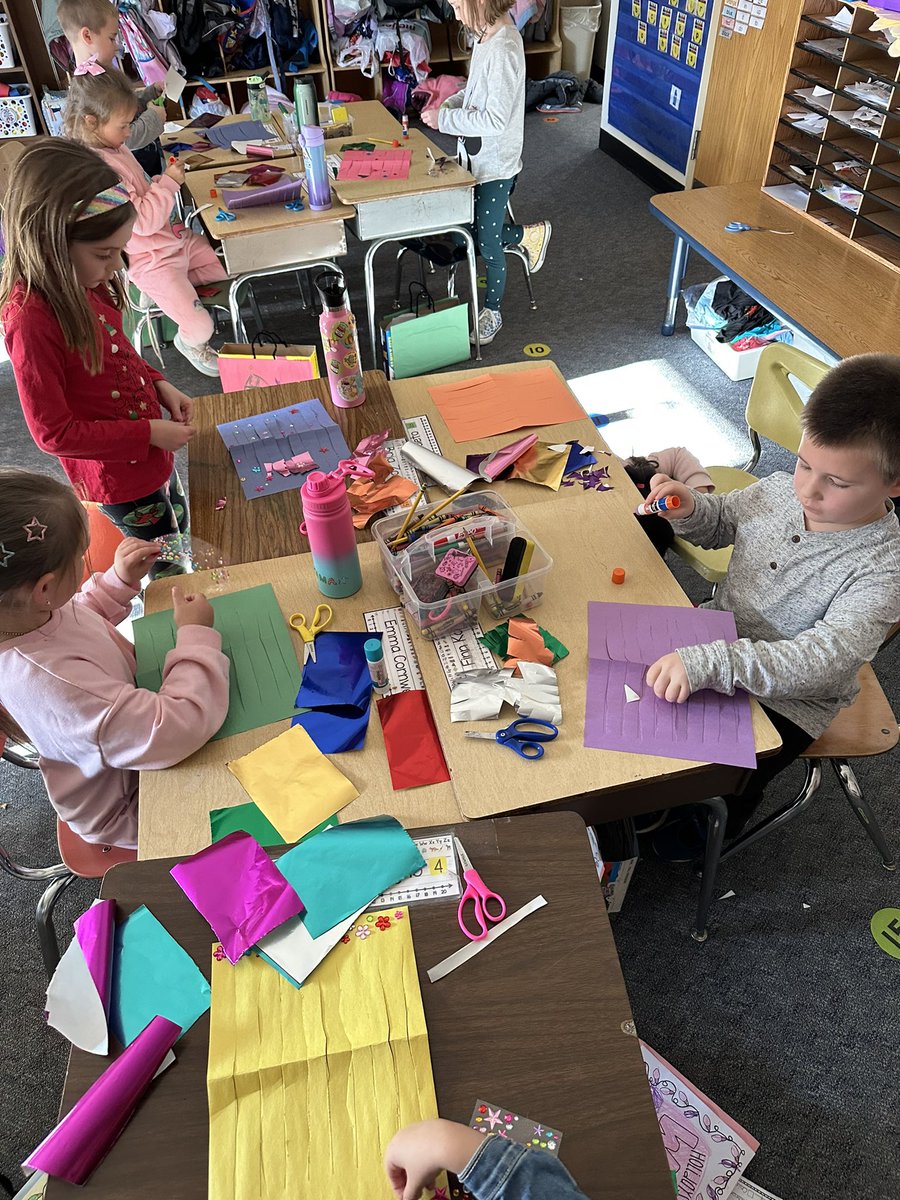mrsroddykinder's tweet photo. Diwali lanterns! https://t.co/eh2jBBDzdh