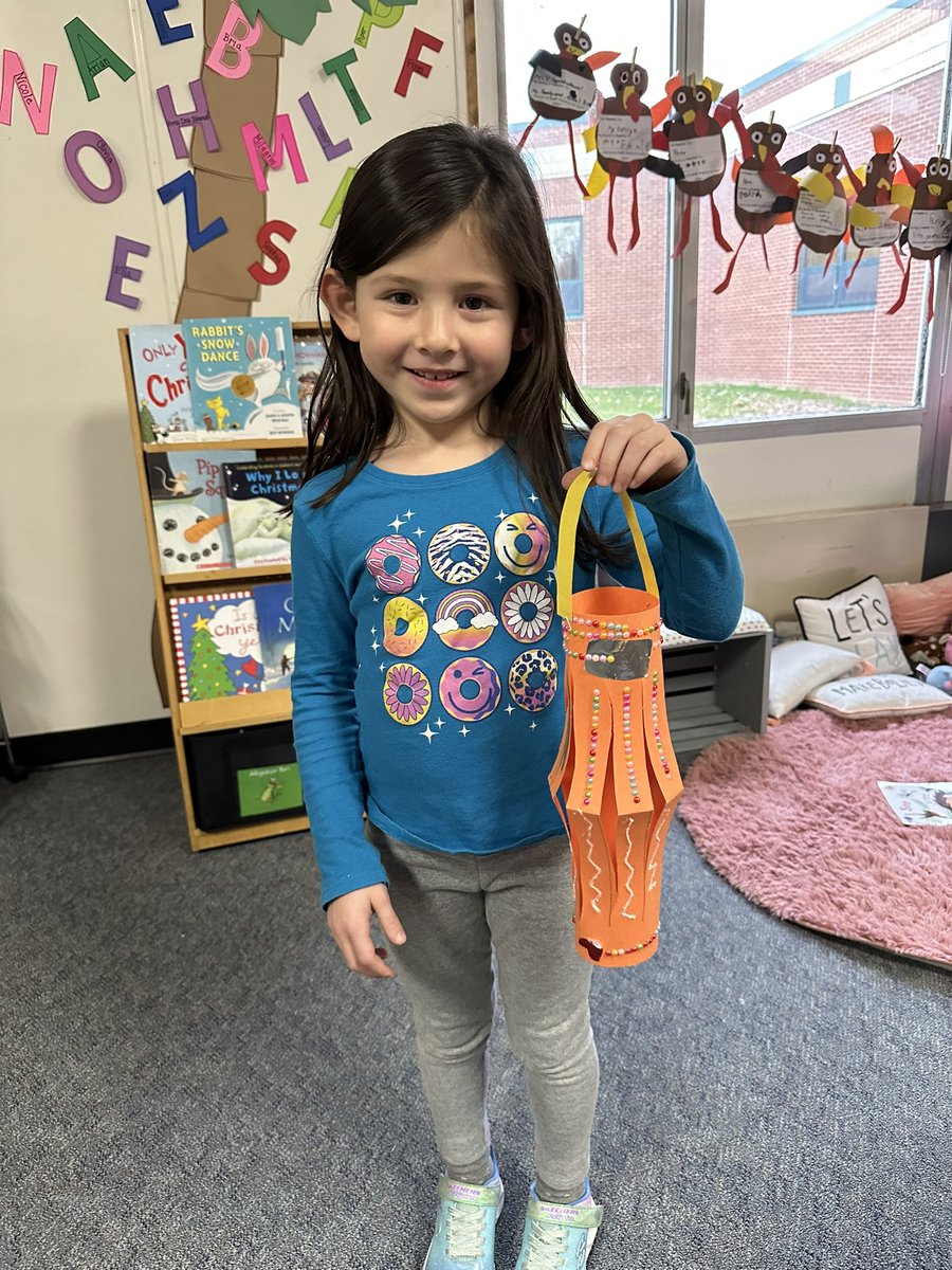 mrsroddykinder's tweet photo. Diwali lanterns! https://t.co/eh2jBBDzdh