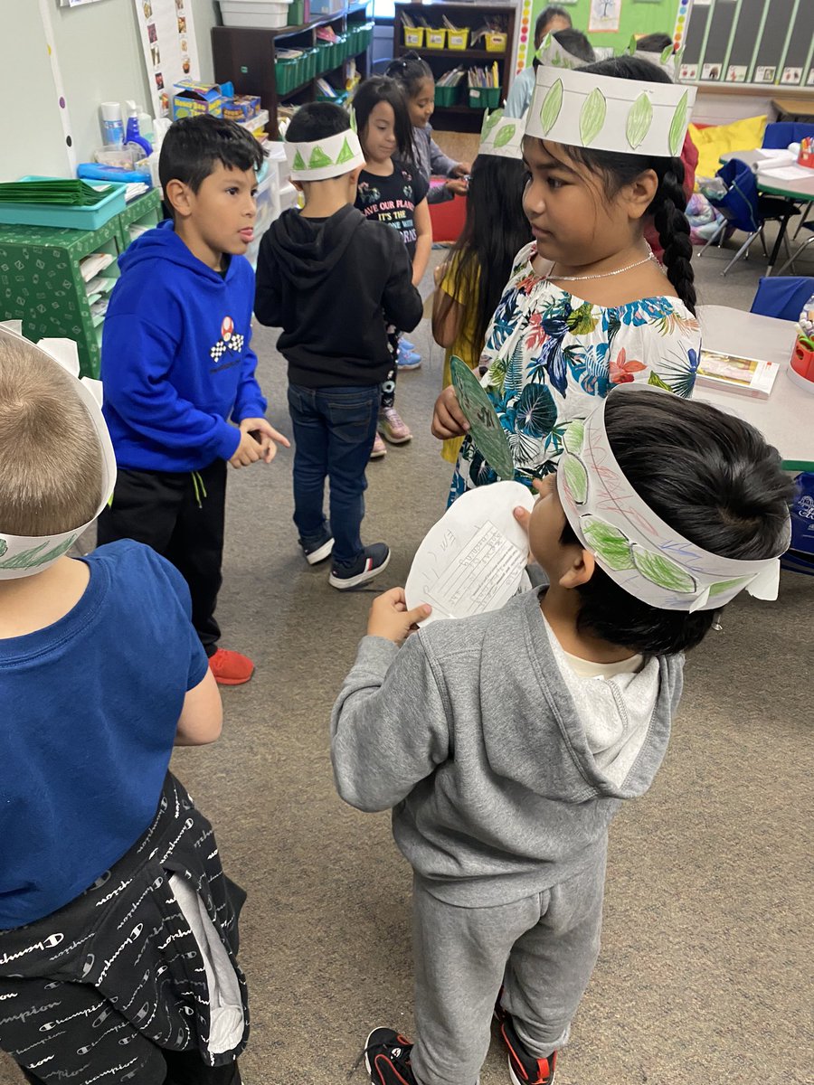 AlliRice4's tweet photo. Traveled to Ancient Greece this afternoon with 2nd grade ⚡️gods and goddesses⚡️ @MEPearsonEleme1 and even got a selfie with Demeter! https://t.co/1hhHw6CXJP