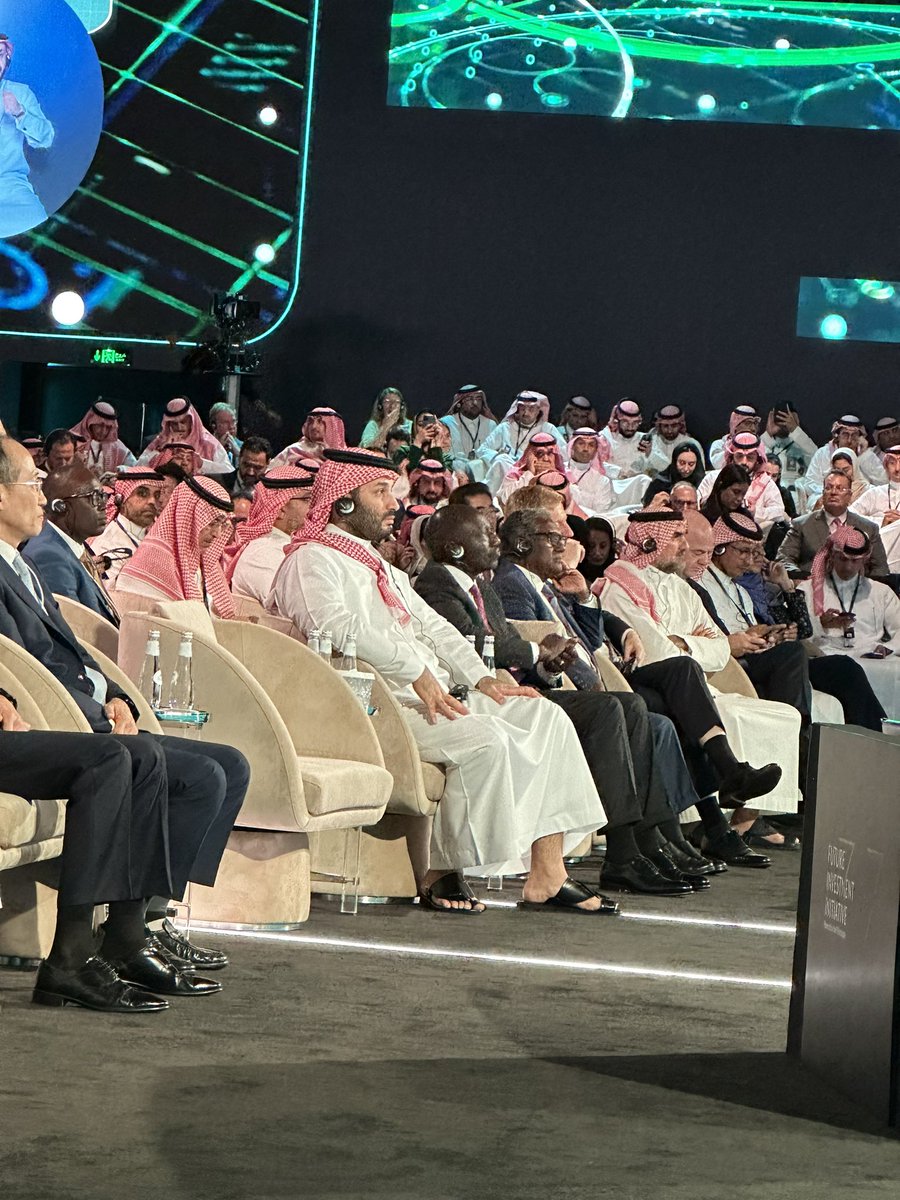 anazitmd's tweet photo. سر بنا يا محمد وعزك يدوم 🇸🇦

#الرياض_إكسبو2030
#RiyadhExpo2030 https://t.co/D9VIyrjCof