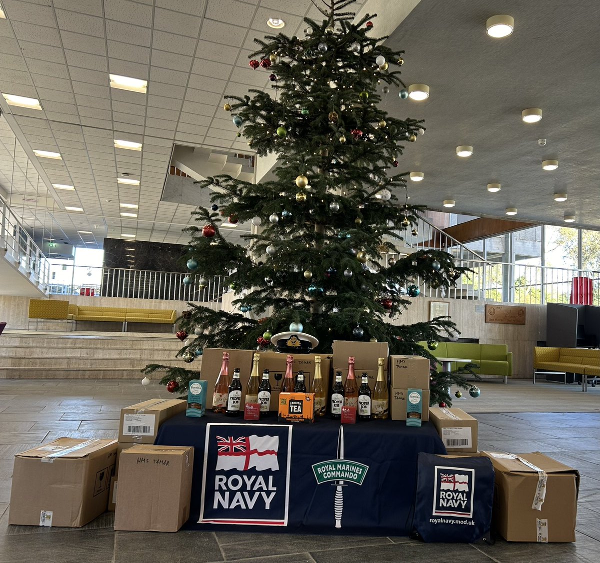 Pleased to pick up a few locally produced Christmas goodies from @CornwallCouncil to show their affiliated ship @hms_tamar that they are never far from their thoughts over the festive period @BrigJkFraserRM @RoyalNavy