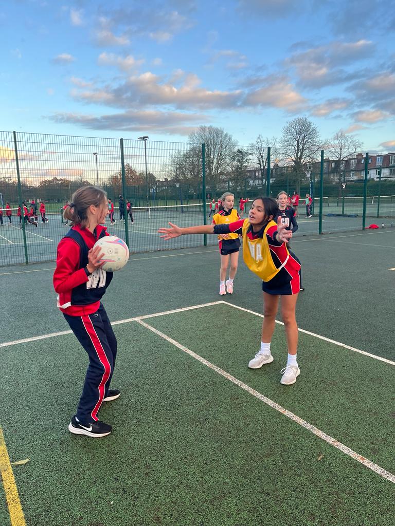 nhehs_sport's tweet photo. ๐โค๏ธ Year 7 House Netball ๐๐
The โ๏ธ was out for this afternoon's house netball for @nhehs Year 7!
Some very close matches, while lots of fun and laughter was had too โบ๏ธ
Look at for Year 7-9 results on Friday!!! ๐
#NHEHSsport #tuesdayvibes #housenetball #funtimes https://t.co/erHGyETpbG
