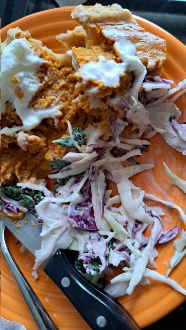 So good pumpkin pie w whipped cream 🥧 &amp; kale slaw https://t.co/4jombIA9e8<a href="/tag/sundayfunday"class="tags"><span>#sundayfunday</span></a>