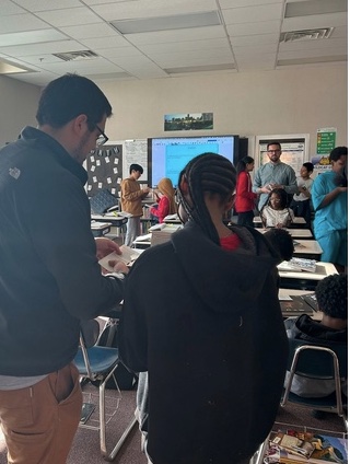 OPS_WalnutHill's tweet image. Mr. Norman and Mr. Boyd partnered in this lesson to utilize an engagement strategy called Quiz, Quiz Trade.  Clear expectations and pre-teaching is essential to collaborative work! #wildcats #preteaching