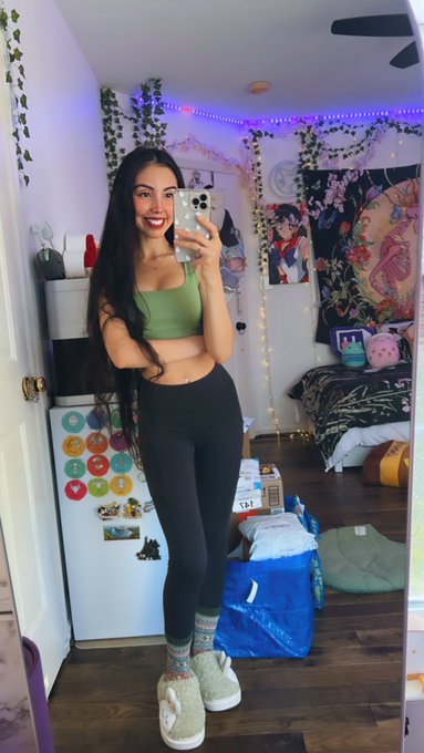 IM LIVE🌲🥰 https://t.co/5rQK14SKQh https://t.co/qHc4QS3yW0<a href="/tag/cosplayer"class="tags"><span>#cosplayer</span></a><a href="/tag/cosplay"class="tags"><span>#cosplay</span></a><a href="/tag/90s"class="tags"><span>#90s</span></a><a href="/tag/happysaturday"class="tags"><span>#happysaturday</span></a><a href="/tag/tvshows"class="tags"><span>#tvshows</span></a>