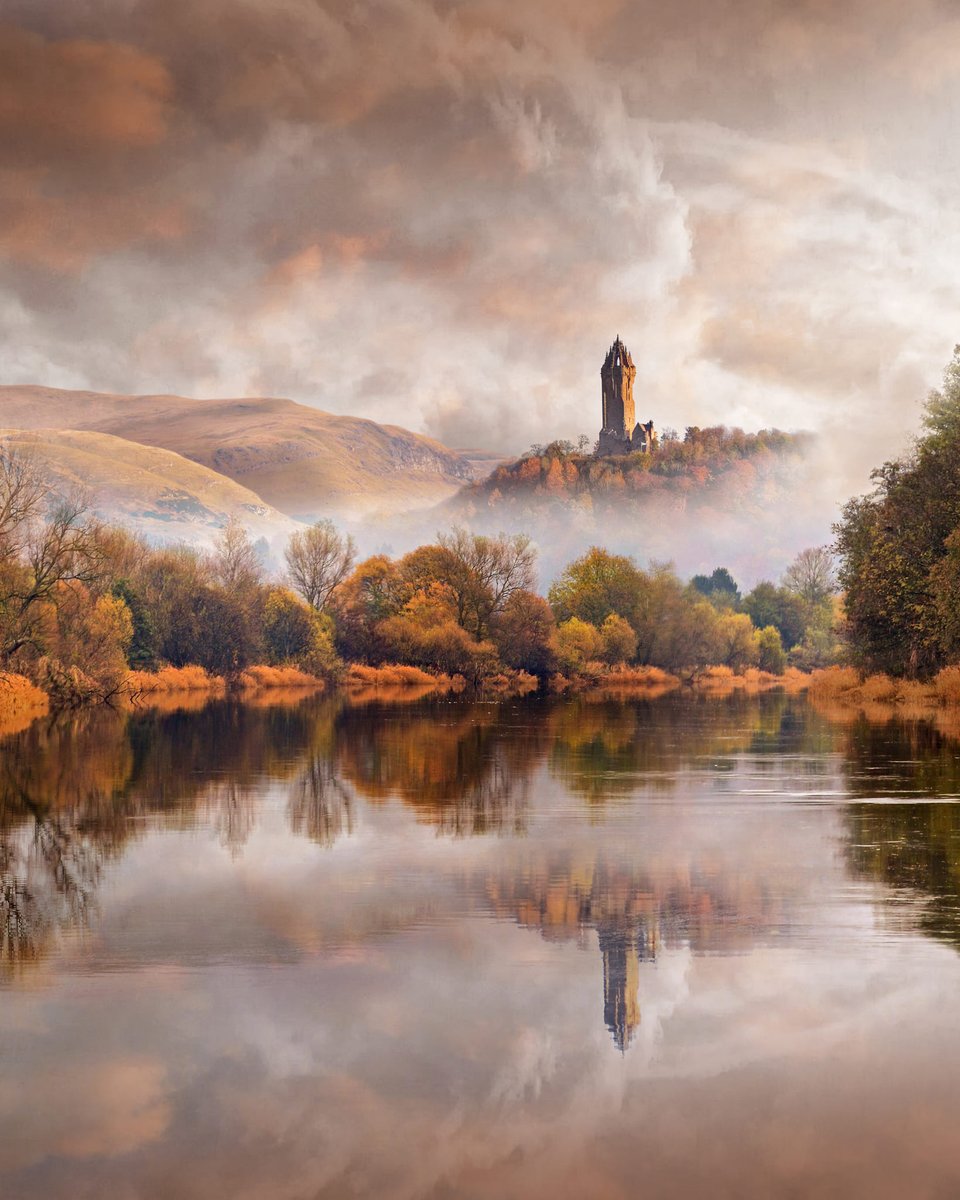 TheWallaceMon's tweet photo. A scene of breathtaking beauty looking over to Stirling's iconic National Wallace Monument 🏴󠁧󠁢󠁳󠁣󠁴󠁿. Captured by Stuart Mckay Photography 📸. #VisitScotland https://t.co/mYnp2p7bty