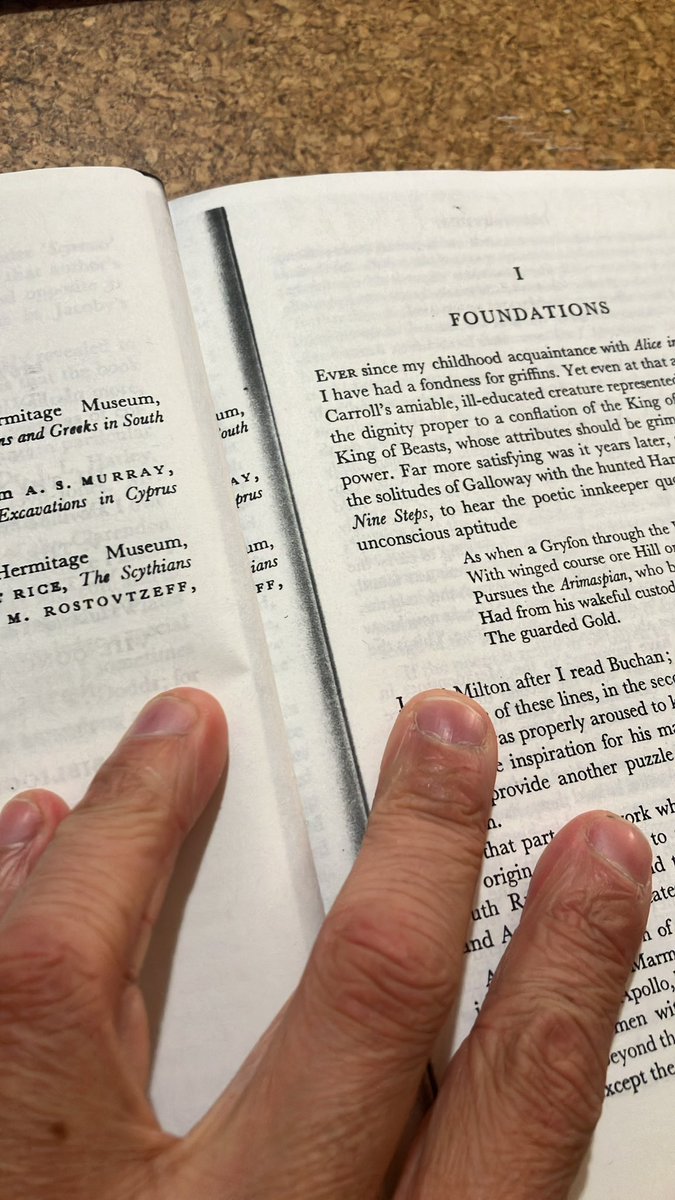 kei_classics's tweet photo. Is anyone familiar with this practice of… presumably copying an existing book and rebinding them in order to create a new book..? 
It looks so shady https://t.co/FJL8NGAoRr