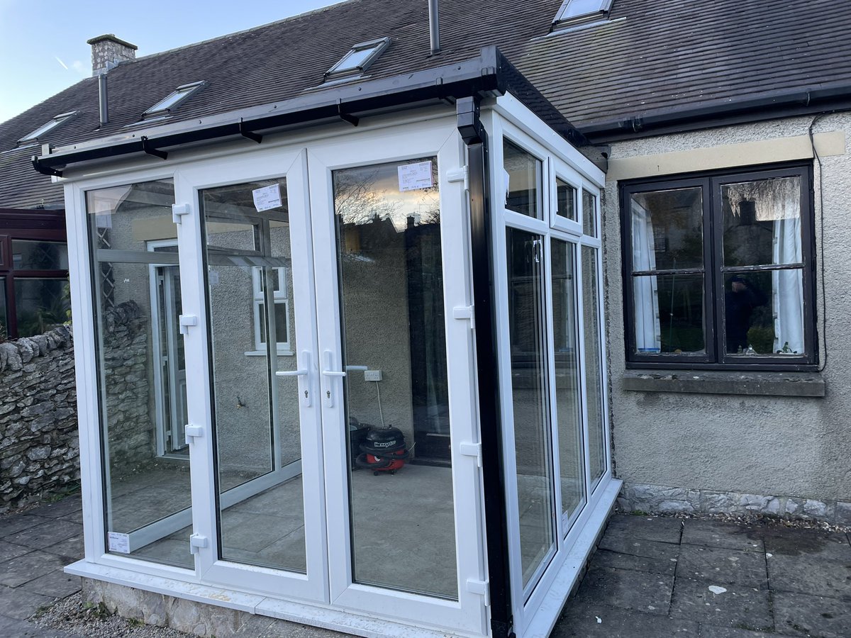 Smartglazeuk's tweet photo. BEFORE &amp; AFTER / Fully Insulated Rubber Roof Transformation at 
Matlock ! https://t.co/NhC3PVGgKV