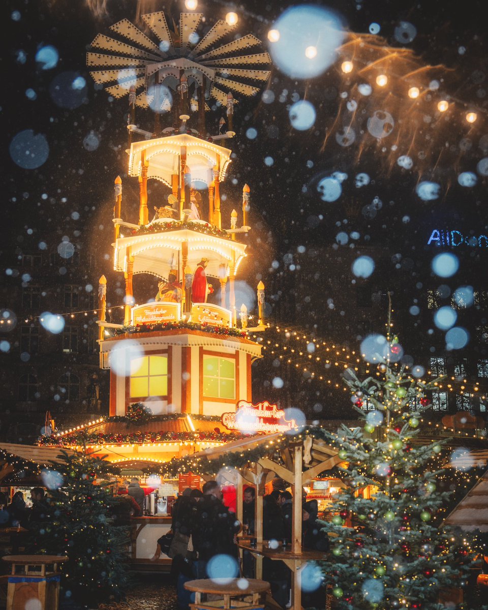 11月27日から始まったフランクフルトのクリスマスマーケット🎄なんと初日は、雪が降るというサプライズ付きでした☃️ Christmas Market in Frankfurt #GermanyXmas