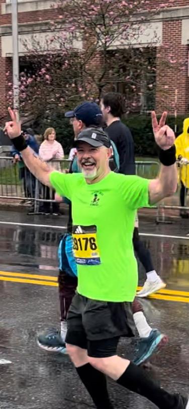 Hale1918's tweet photo. Meet #TeamHale members running the #BostonMarathon: Eric and Liz are part of a group of runners and fundraisers working to make a #HaleEducation available to more learners and build awareness of the nature and achievement gaps. #GivingTuesday 

https://t.co/AYlYWwlymV https://t.co/uHaePm21Jb