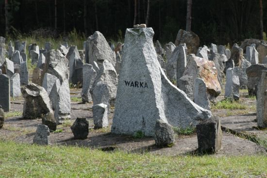 F_ZIHK's tweet photo. 28.11.1940 w #Warce w obrębie Rynku, Długiej, Farnej i Mostowej niemieccy kaci utworzyli getto #Shoah https://t.co/8JObGzJFdQ