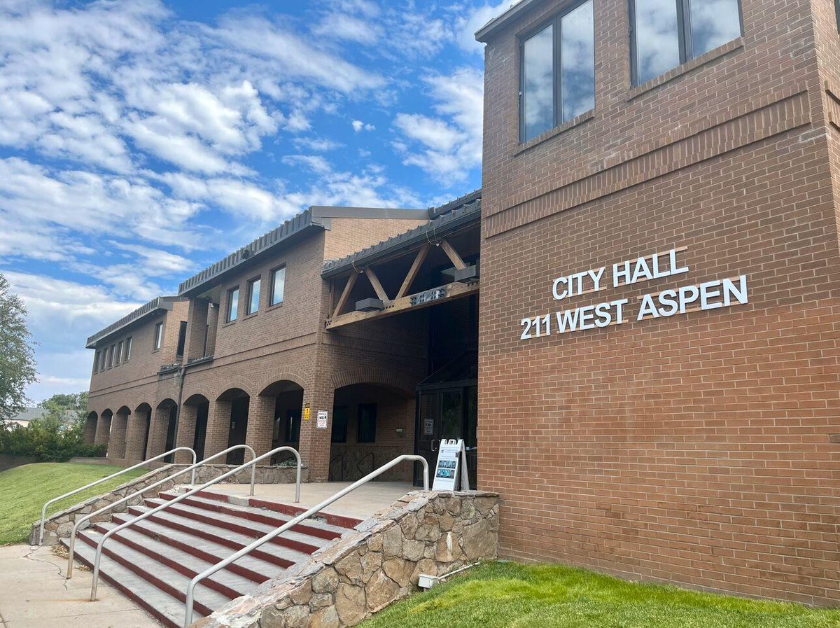 Check out what the Flagstaff City Council is doing to support affordable housing! To learn more, click the link in our bio. 🏡