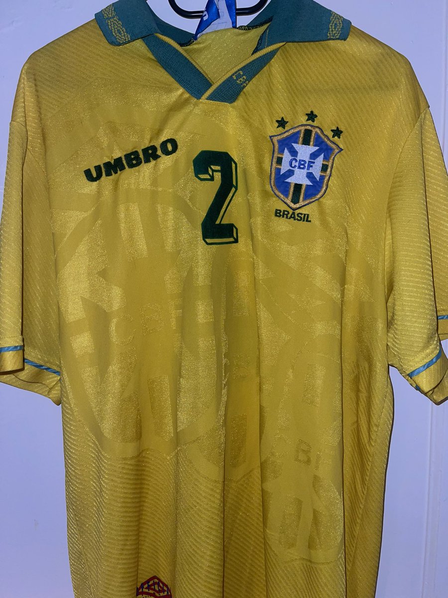 CanRep_kits's tweet photo. Brazil 1994 home shirt size XL. Number 2 - Jorginho. Good condition, staining underneath the number which should come out with a wash.
£38 https://t.co/cbvYK2QHHW