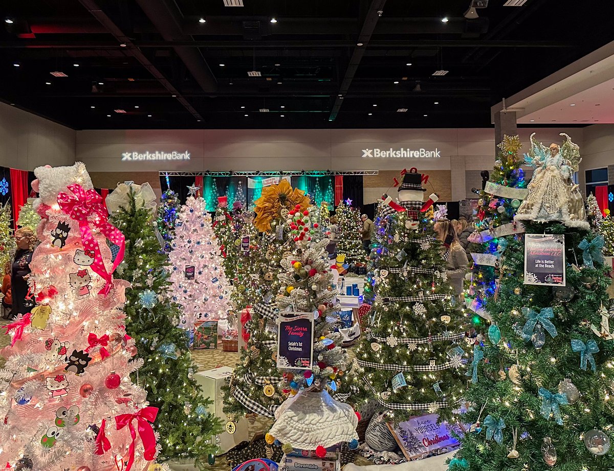 BerkshireBank's tweet image. Berkshire Bank is proud to be back as the Title Sponsor for this year’s Festival of Trees in Springfield, which raises funds for The Springfield Boys &amp;amp; Girls Club and helps foster a safe environment where local children can realize their full potential. 

#festivaloftrees #sbgc