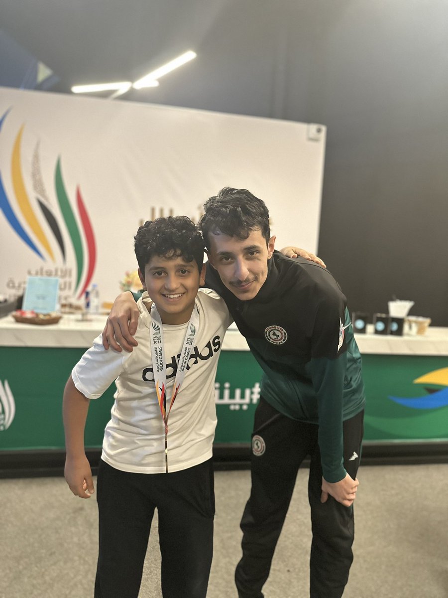 r8roz's tweet photo. 28/11/2023
يوم للتاريخ الحمدالله لك يارب 
الذهب للذهب 💙💙💙 https://t.co/iapx1ykEa5