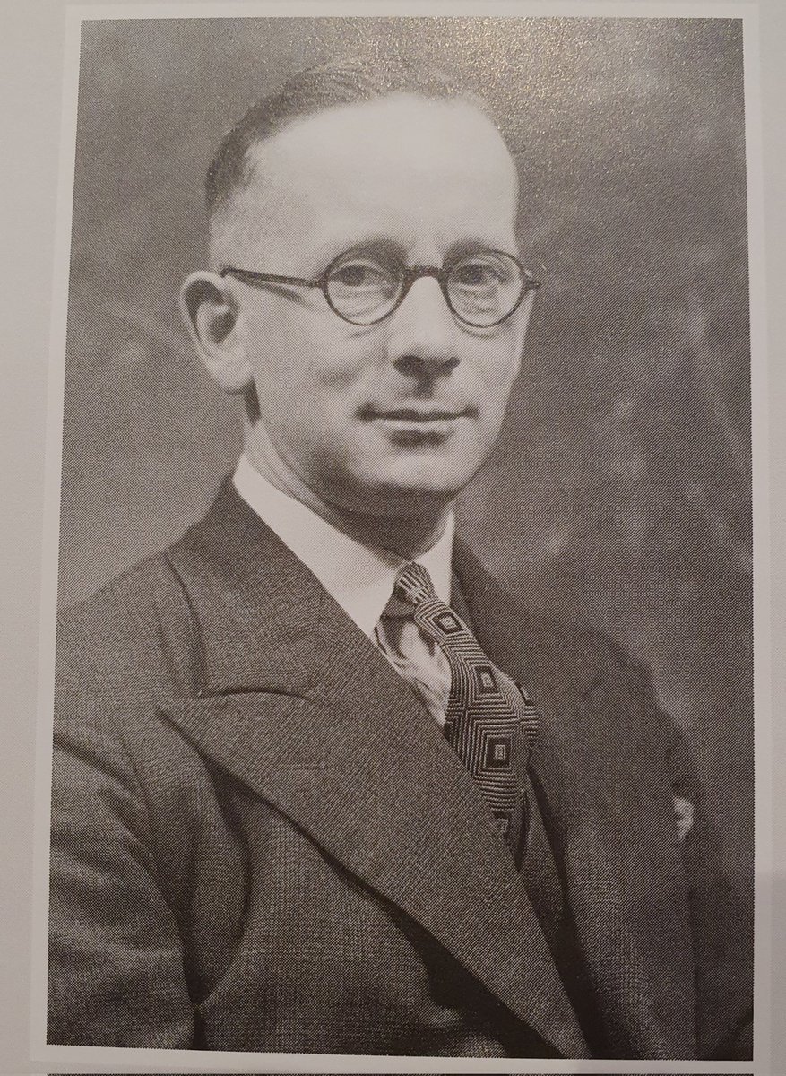 I'm thrilled to learn that the grave of @thetimes snapper Stanley Kessell is to have a CWGC headstone installed in the next few weeks. Stanley was killed in Dec 1940 when serving as an Official War Photographer 1/ @NewsUKArchives @PohleRichard @NewsUKLicensing @barnes_east