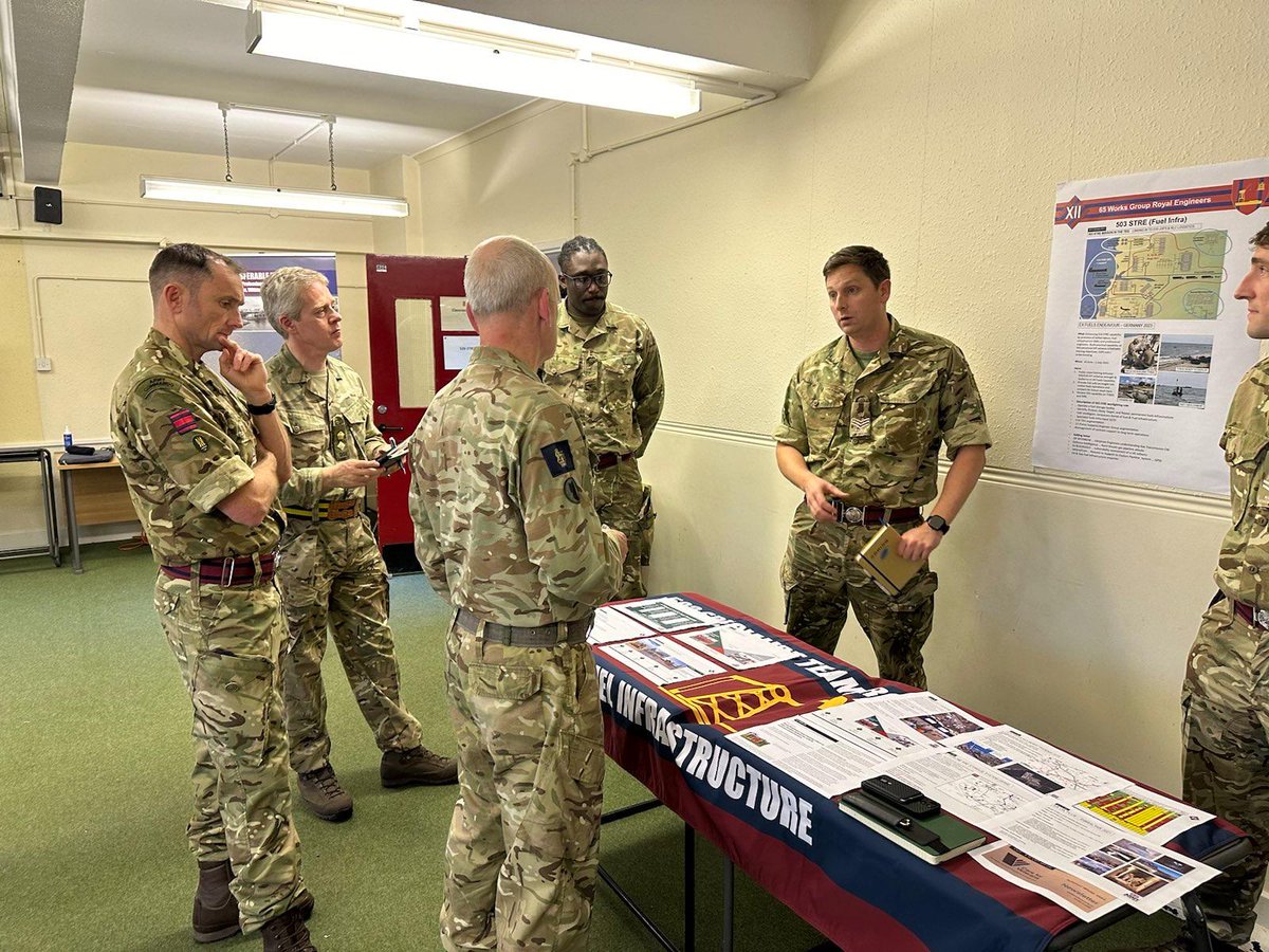 Honoured to have been visited by @ArmyDcfa. He heard more about how we operate and we are looking forward to the future as we adapt to tackle new challenges #FutureSoldier #YouBelongHere #SapperFamily #RoyalEngineers