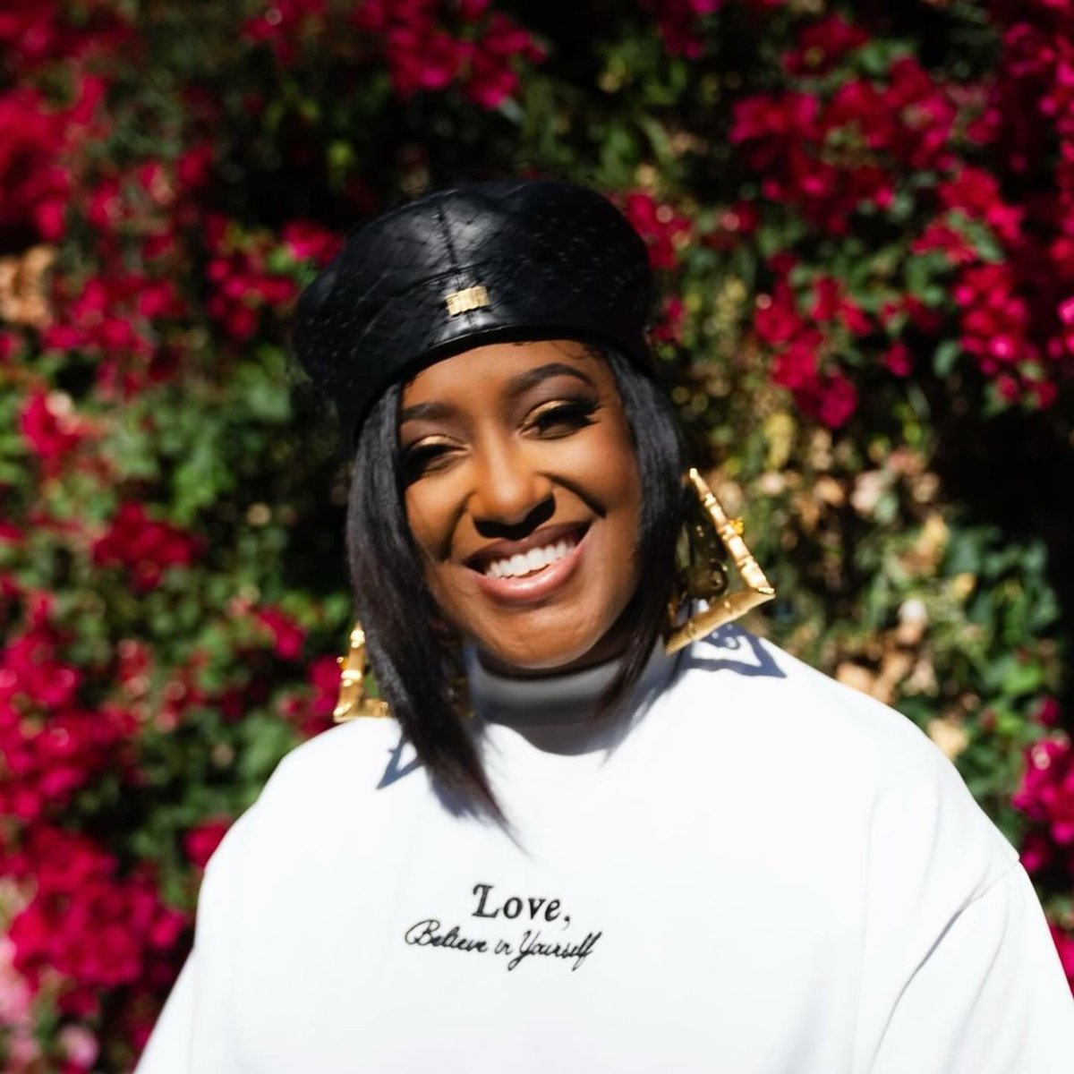 LGNHSxOfficial's tweet image. 💛💋Rapsody on if it matters to be top 3 and her ultimate goal when it comes to music. (via @wntttlk)

WATCH: Full convo with @rapsody &amp;amp; @nylasymoneee -  youtu.be/boOKAwCvQ1M?si…

#rapsody #RAPBACK #lipglossnhotsauce