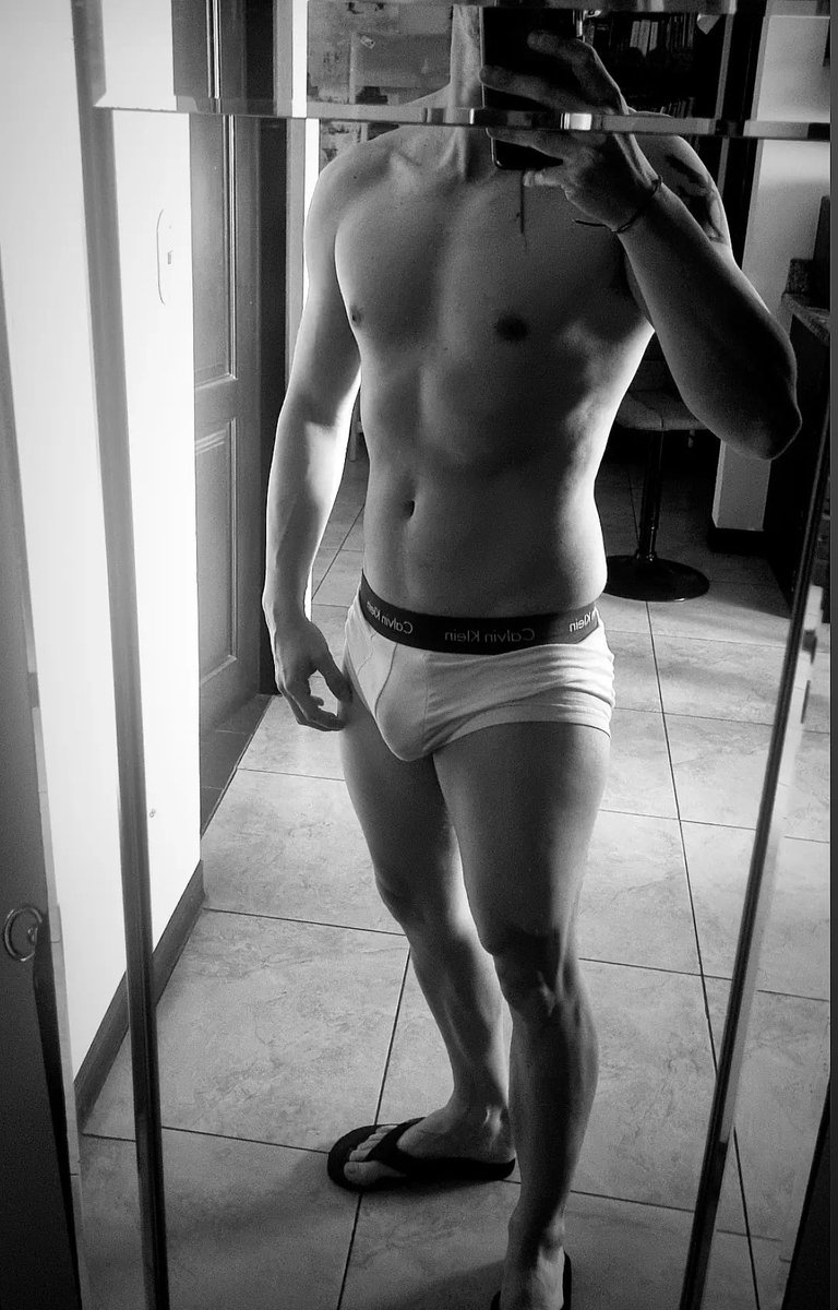 arroyo036's tweet photo. Noir et blanc https://t.co/DIDpJiGyNM