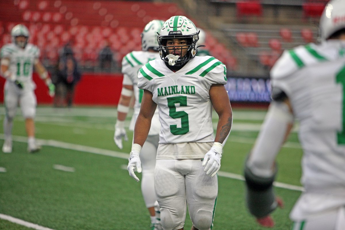 UNIFORM DRIP: 10/10!! As <a href="/MikeFrankelJSZ/">Mike Frankel</a> calls them, the "Icy Whites" of Mainland are about as perfect as you can get! Kelly green on all white is sharp, the horseshoe helmet logo, helmet stickers, thick stripes on shoulders and down the pant legs. One of best unis in NJ!