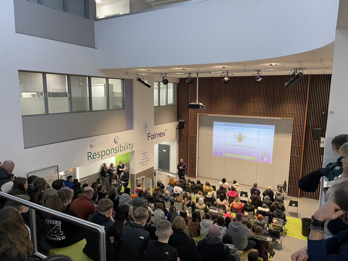 Baldragon_HT's tweet photo. Huge thanks to the near 250 guests at this evenings P7 to S1 info event @BaldragonAcad - standing room only - It was packed! Busiest I’ve ever seen!

Particular thanks to Abby and our amazing seniors. Really positive feedback from our guests and did our school proud ⭐️⭐️⭐️⭐️⭐️ https://t.co/af9MWWI69Q