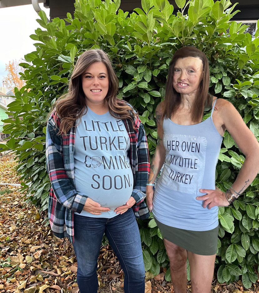 We hope you all had a wonderful holiday weekend! Here is a touching shot of Surrogate Sammantha and her Intended Mother Alisha from Thanksgiving. They’re an ocean away, but Alisha’s photo editing skills made this maternity photo possible. 🥹🤎