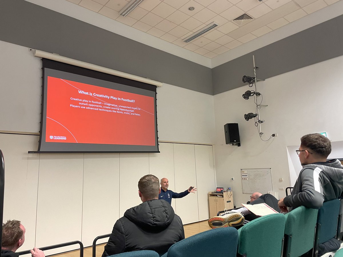 AlexWalker1998's tweet photo. Back at it tonight with the 1/3 of our Attacking Principles series (North) 

Part 1 was on getting creative. How do we best facilitate creativity in our sessions &amp; matches? Are we sometimes guilty of subduing creativity through restrictions, e.g max two touches

@DerbyshireFA https://t.co/Leu75EKRya